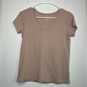 Tahari T-shirt